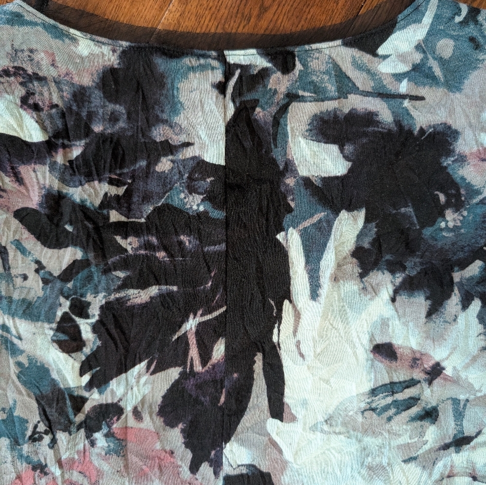 EUC Simply Vera Vera Wang Short Sleeve Abstract Print Black Top Shirt Size Small - Picture 8 of 9